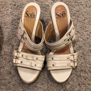 Sofft Size 7 heels.